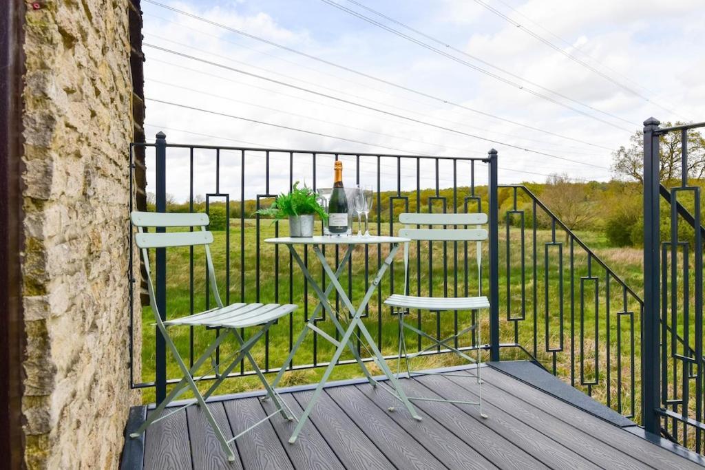 The Lookout At Cloatley Meadow Apartman Hankerton Kültér fotó
